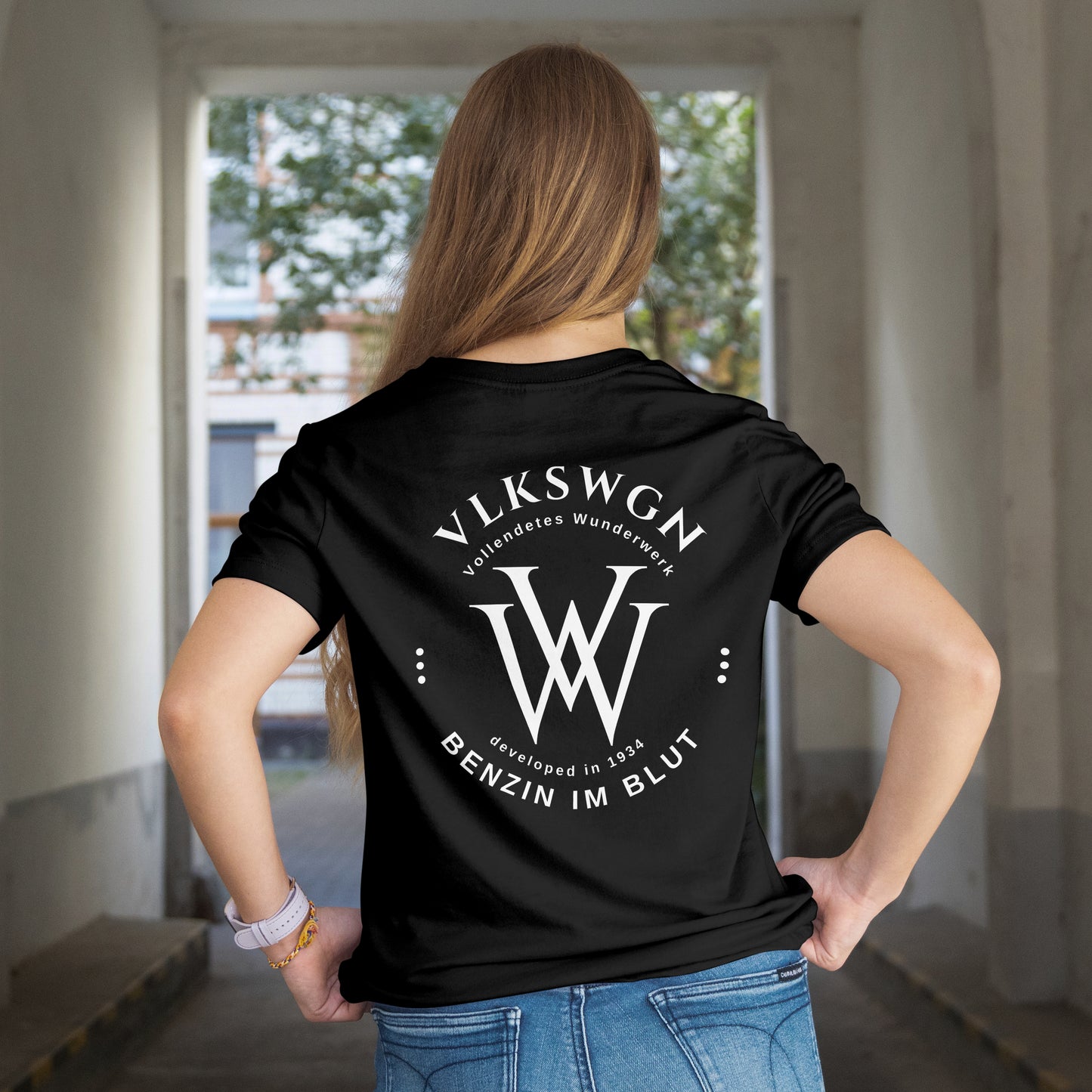 Premium Unisex T-Shirt 'VLKSWGN'